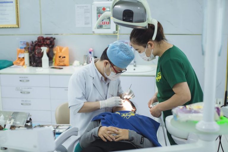 nen-cay-rang-implant-sau-khi-nho-rang-bao-lau